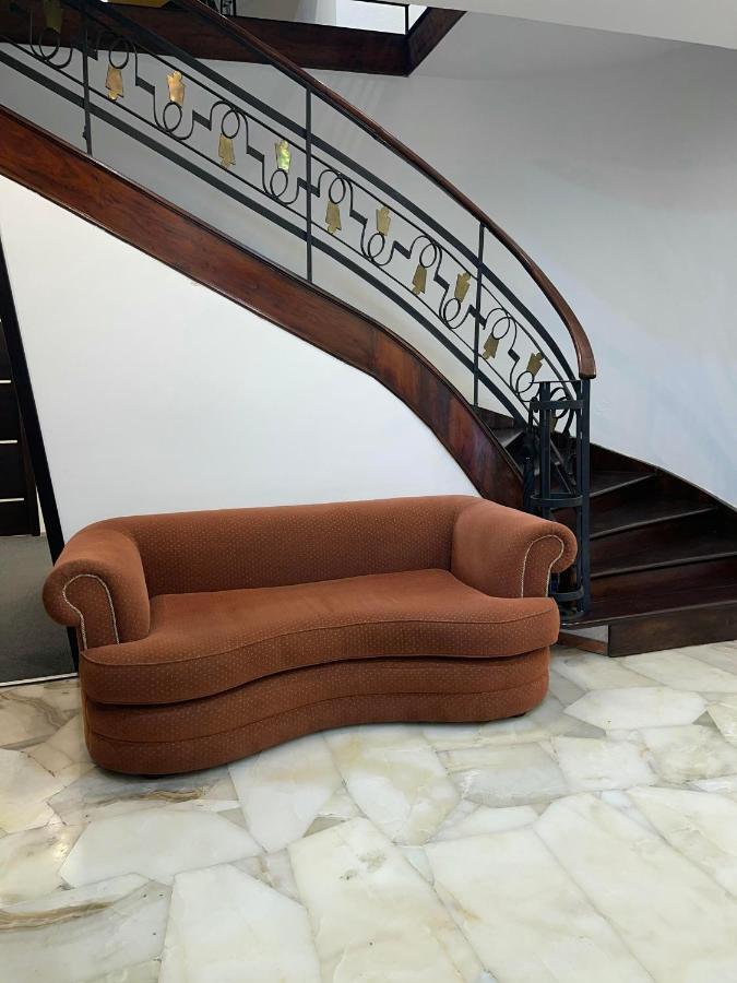Alston Inn Hotel Quito Exterior photo