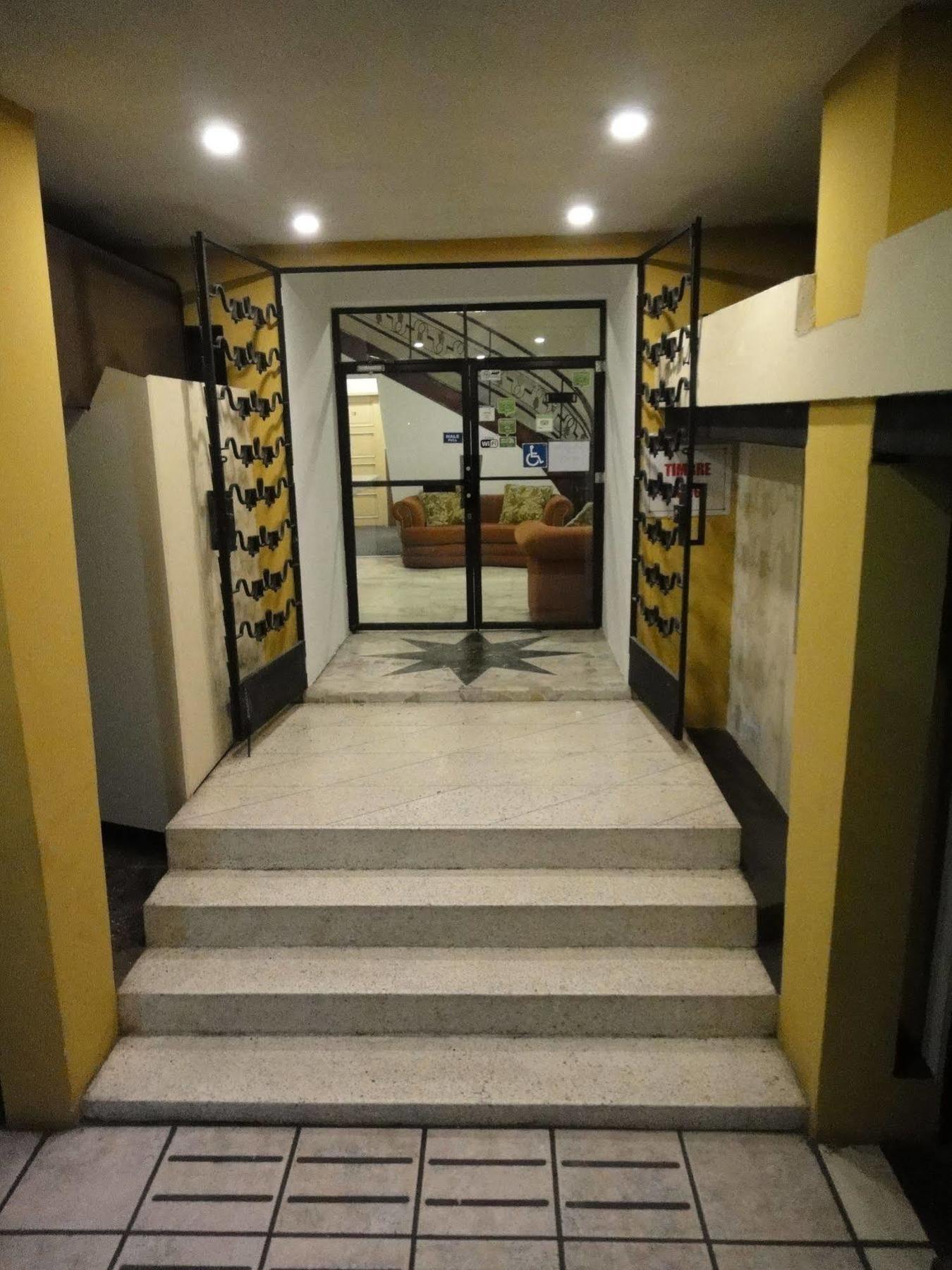 Alston Inn Hotel Quito Exterior photo