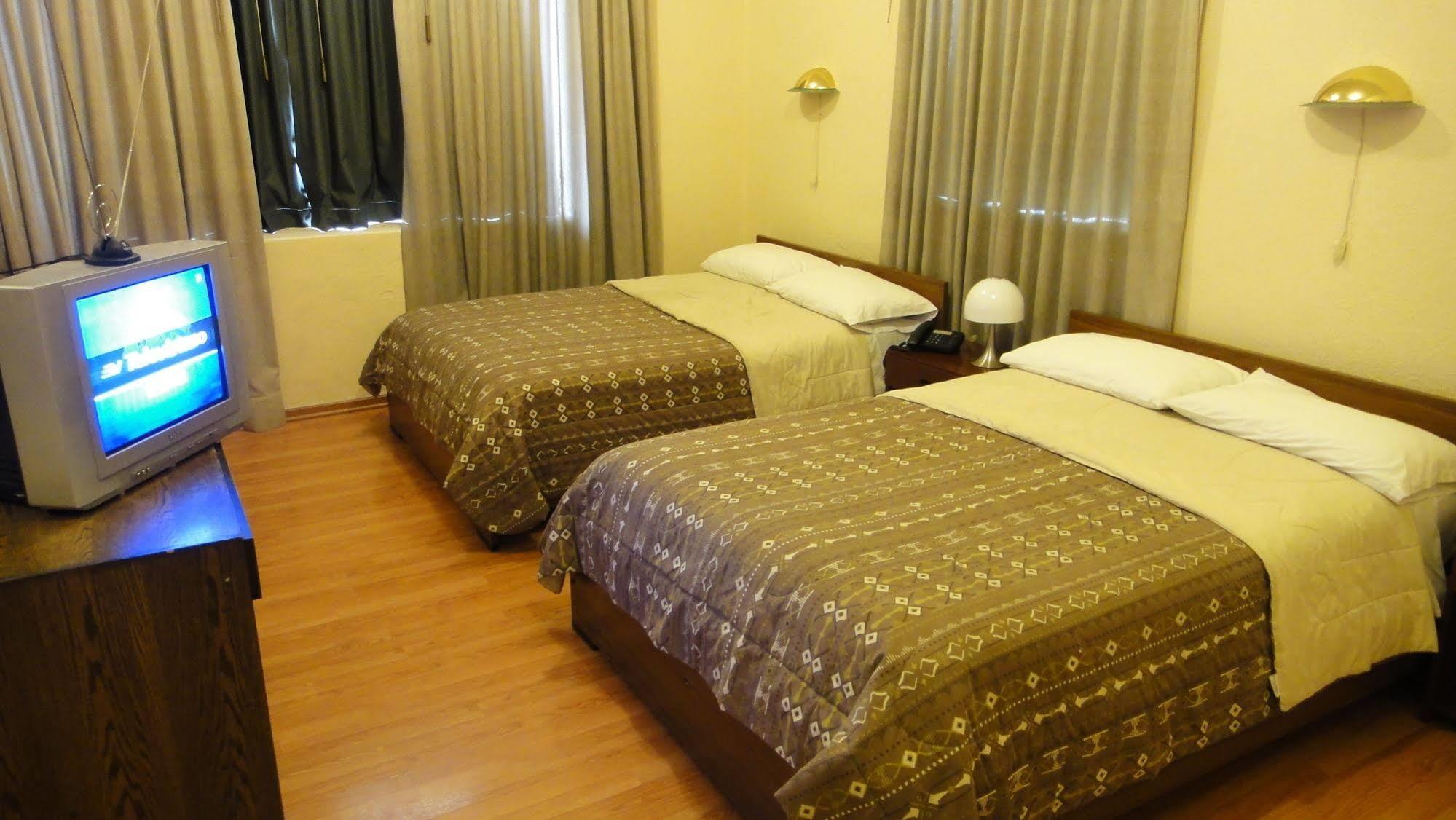 Alston Inn Hotel Quito Exterior photo